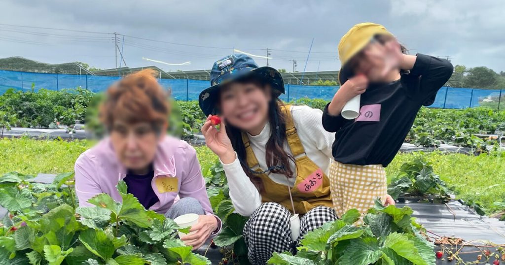小川農場いちご狩りイベント2024　親子のツーショット