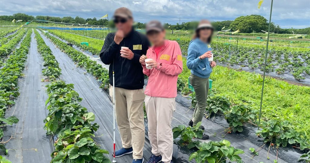 小川農場いちご狩りイベント2024　男女のツリーショット