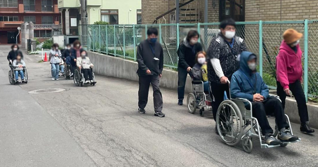 全身性ガイドヘルパー養成研修（歩道の様子）