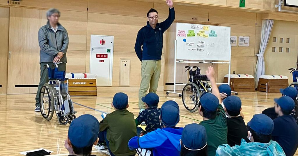 小学校での車椅子体験授業の様子02