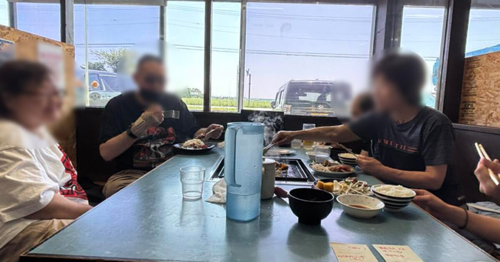 いちご狩りツアー2025の昼食の様子