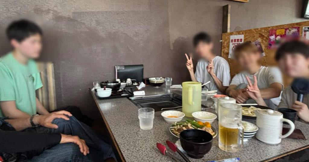 いちご狩りツアー2025の昼食の様子