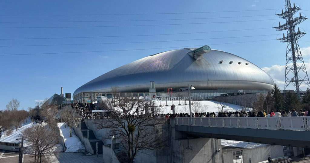 「嵐ファイナルコンサート」プレミストドーム前行列の様子